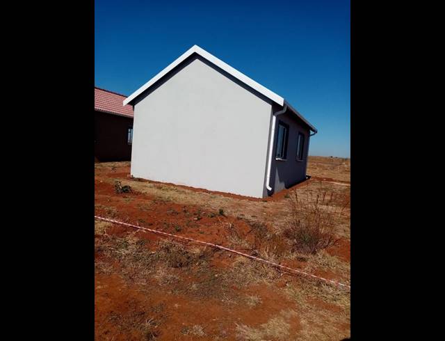 3 BEDROOM HOUSE FOR SALE IN LENASIA SOUTH